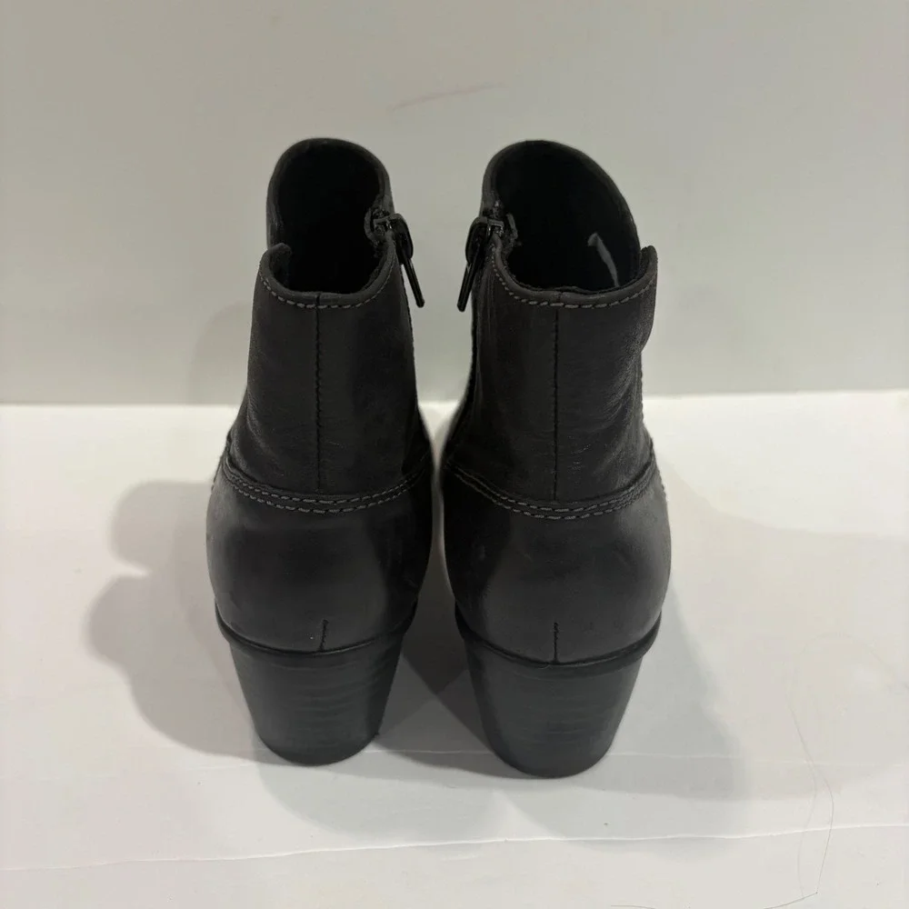 Clarks Womens Black Leather Ankle Boots Block Heel Side Zip Booties Size 7M